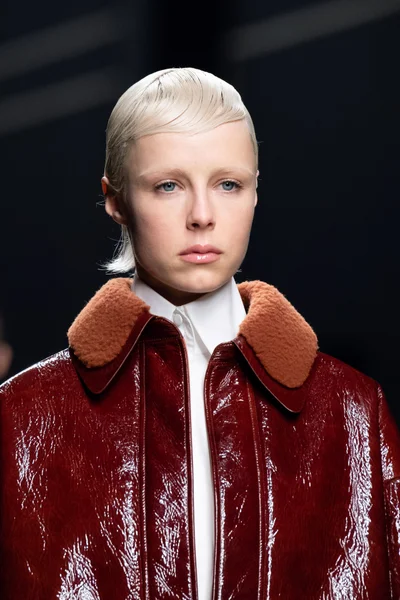 Look 50